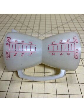 Vintage Double-Sided Plastic Measuring Cup With Red Markings 1 Cup 8 OZ Handle K